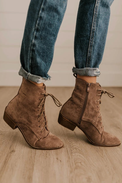 Botas femeninas de tacón cuadrado de otoño e invierno