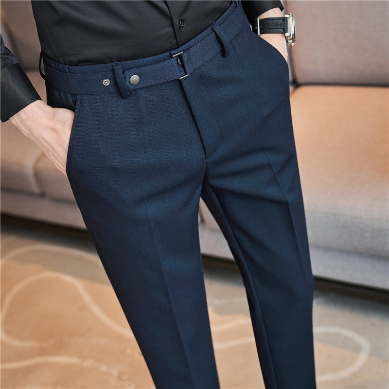 Pantalones de traje juvenil texturizados ajustados con diseño de cinturón para hombre