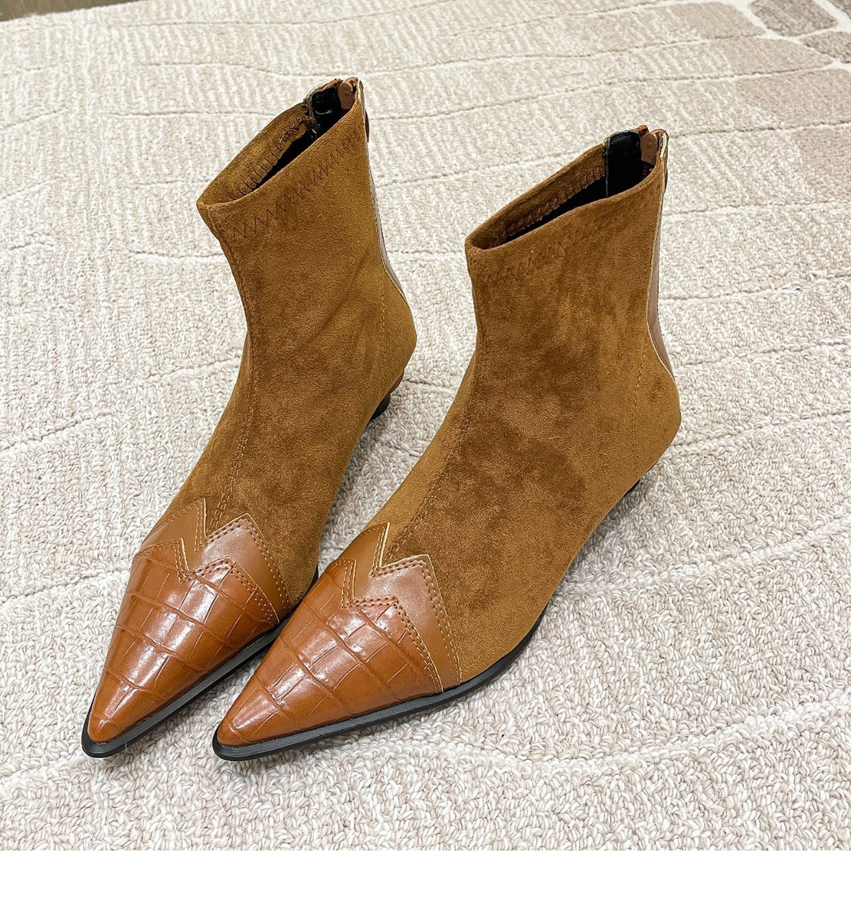 Botas puntiagudas retro con cremallera trasera y tacón